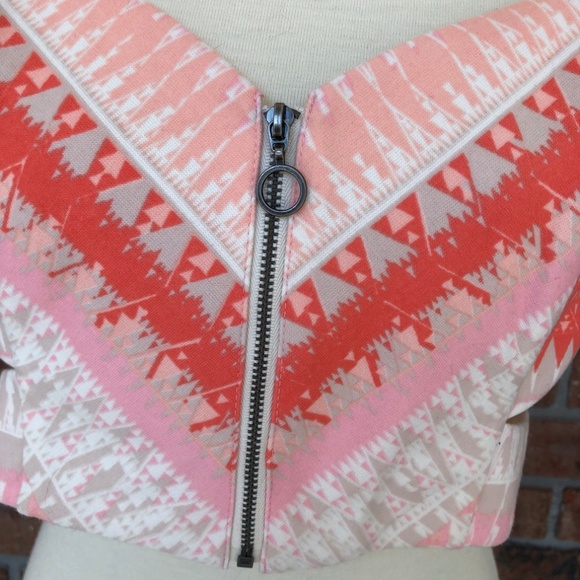 3/$25 NWT BCBGeneration Cut out Crop Top Tank - Picture 2 of 5